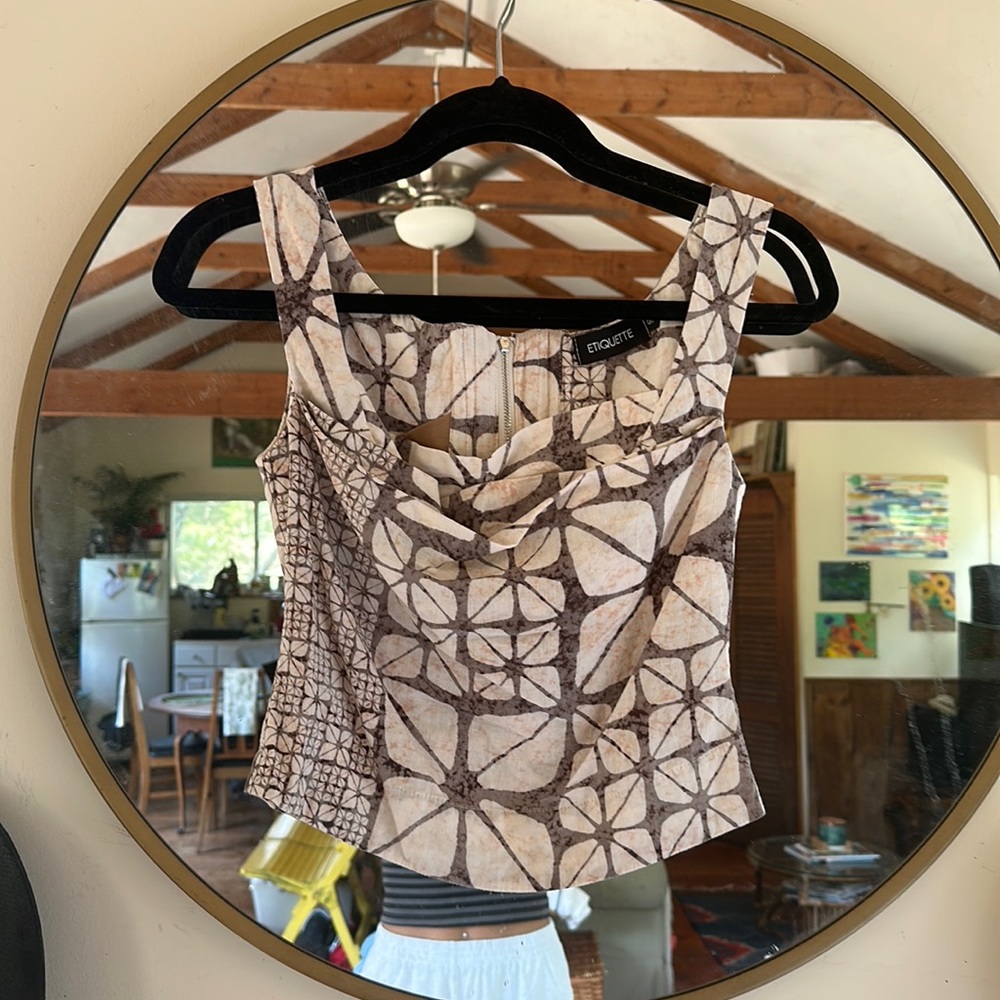 Etiquette crop cleavage corset top